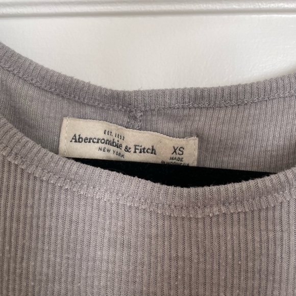 Abercrombie & Fitch tank top bundle - Picture 3 of 4